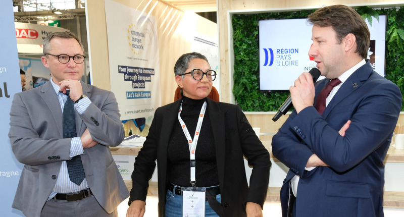 hyvolution coopération trirégionale pays de la loire normandie bretagne Loïg Chesnais-Girard, Président de la Région Bretagne, Aline Louisy-Louis, Vice-présidente de la Région Normandie, et Roland Marion, conseiller régional Pays de la Loire